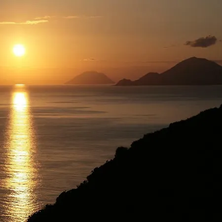 Отель L'ariana Isole Eolie - Esperienze Лени
